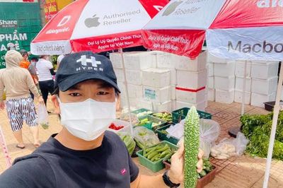 Khi những CEO công nghệ 'bán dạo' thực phẩm, làm ATM gạo, gây quỹ từ thiện
