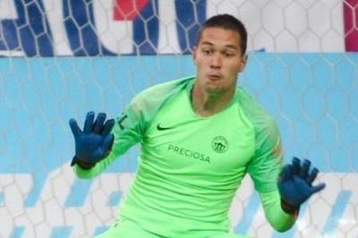 Filip Nguyễn bắt chính trong trận ra mắt đội bóng mới