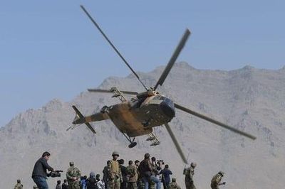 Quân đội Mỹ rút, không quân Afghanistan phải dùng... Zoom nhờ tư vấn sửa máy bay