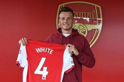 Choáng với số tiền Arsenal chi cho các trung vệ trong 6 năm qua