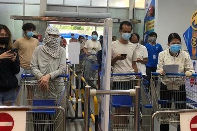 Phiếu đi chợ còn nhiều bất cập