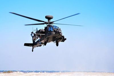 Lắp thêm tên lửa Spike Israel, trực thăng Apache như 'hổ mọc thêm cánh'