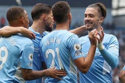 Tân binh Jack Grealish ghi bàn may mắn, Man City vùi dập Norwich 5-0