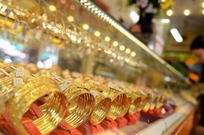 Vàng trong nước 'bốc hơi' 250.000 đồng/ lượng, vẫn vượt xa giá vàng thế giới