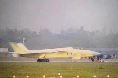 Tiêm kích J-20 hai chỗ ngồi ra mắt trong khi Su-57 còn 'nằm trên giấy'