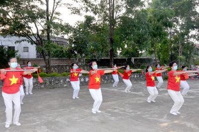 Tuổi cao nêu gương sáng