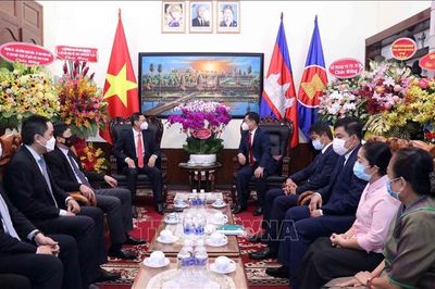 Thành phố Hồ Chí Minh chúc mừng Quốc khánh Campuchia