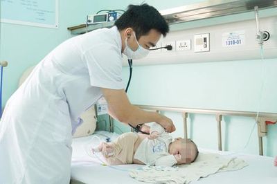 Nhiều trẻ mắc bệnh hô hấp do virus RSV lúc giao mùa
