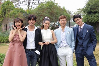 Huyền Lizzie xinh đẹp bên Thanh Sơn, Nhan Phúc Vinh
