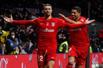 Atletico thắng ngược Valencia vào phút chót
