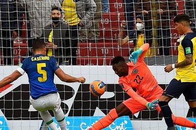 Ecuador và Brazil chia điểm trong trận đấu đầy ắp VAR và thẻ đỏ