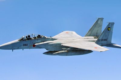 Nhật Bản tìm thấy mảnh vỡ tiêm kích F-15 mất tích