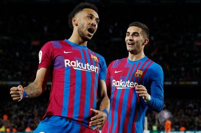 Aubameyang thăng hoa trong màu áo Barca