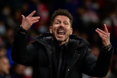 Simeone giúp Atletico lấy lại vị thế