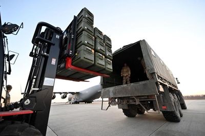 Gói viện trợ vũ khí 800 triệu USD của Mỹ cho Ukraine gồm những gì?