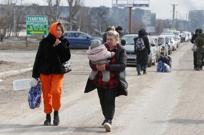 Hơn 10 triệu người Ukraine rời bỏ nhà cửa, Kiev phản công ở Kharkiv