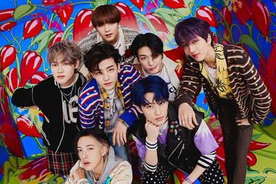 NCT DREAM 'đứng hình' trước crush trong MV mới kiểu gì mà lại đạt hơn 2 triệu bản đặt trước thế này?
