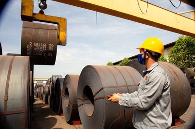 Doanh nghiệp 'ăn đong' nguyên liệu