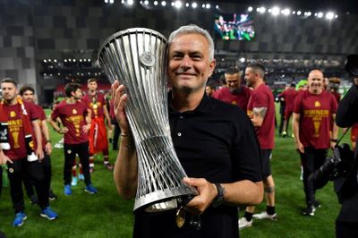 Mourinho sưu tập đủ cúp C1, Europa League và Conference League