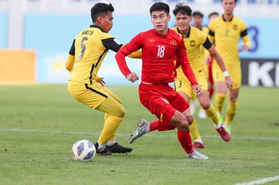Báo Malaysia: 'U23 Việt Nam chơi lấn lướt'