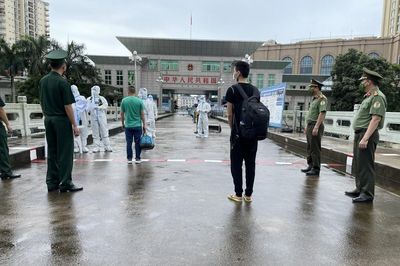 Tỉnh Quảng Ninh trao trả 2 đối tượng truy nã người Trung Quốc