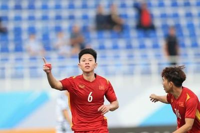 HLV Gong Oh-kyun động viên học trò đánh bại Saudi Arabia