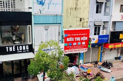 TPHCM mưa lớn, gây ngập nặng, xuất hiện mưa đá