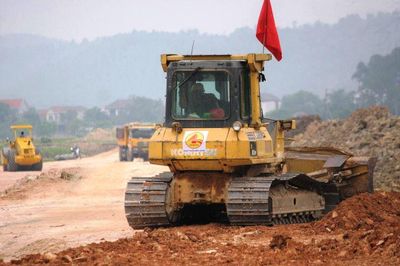 'Bão giá' vật liệu cản trở thi công cao tốc bắc-nam