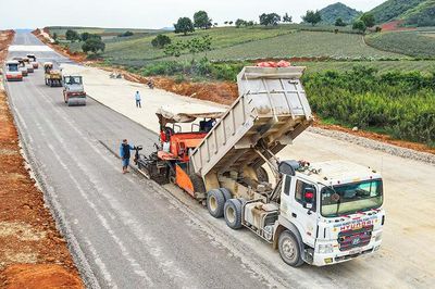 Thời tiết, 'bão giá' cản trở thi công cao tốc bắc-nam