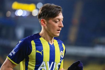 Mesut Ozil gia nhập CLB thứ 6 trong sự nghiệp