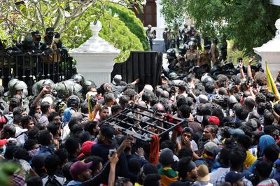 Sri Lanka ban bố tình trạng khẩn cấp quốc gia