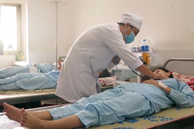 Ca mắc sốt xuất huyết đang tăng nhanh, Bộ Y tế phân tuyến điều trị