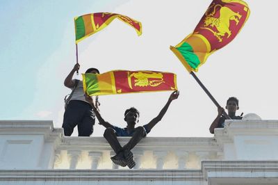 Tổng thống tháo chạy, Sri Lanka sẽ đi về đâu?