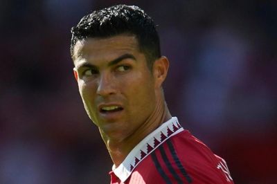 Ronaldo nên làm tất cả để đến Dortmund