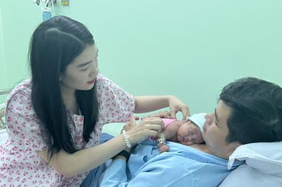 Con sinh non 24 tuần, người mẹ trẻ nén nỗi đau quyết định điều này