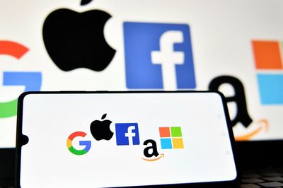 Bộ Công an kiến nghị siết quản lý Facebook, Google
