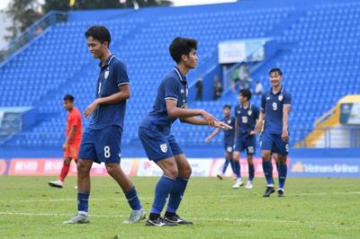 Đè bẹp Myanmar 7-3, CĐV Thái Lan hỏi khó: 'Sao gặp Việt Nam không đá như vậy?'