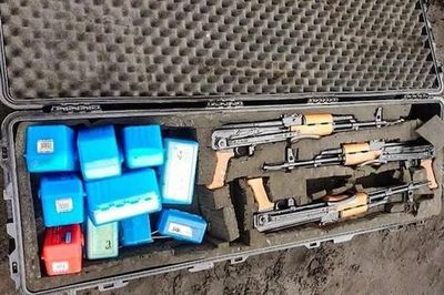 Ấn Độ: Thuyền chở súng AK-47 và đạn dược dạt vào bờ