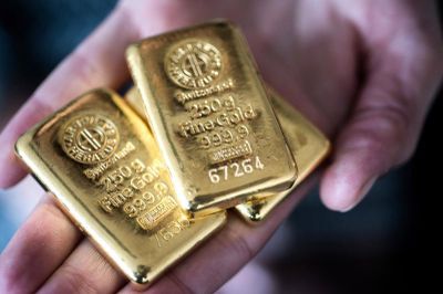 Giá vàng tụt mạnh xuống đáy 1 tháng khi USD tiếp tục leo dốc