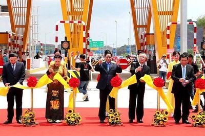 Thủ tướng cắt băng khánh thành cao tốc Vân Đồn - Móng Cái