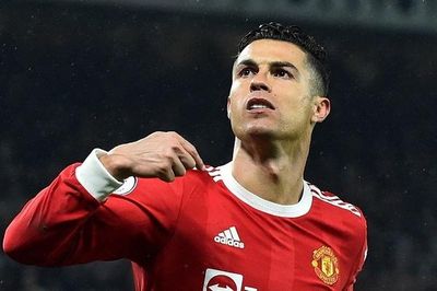 Ronaldo lùi một bước để càng vĩ đại hơn
