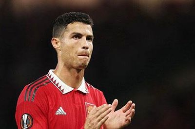 Ronaldo từ chối mức lương 1,7 triệu bảng/tuần để ở lại châu Âu