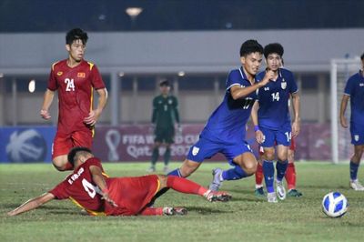 Tuyển U20 Thái Lan mơ được thần may mắn phù hộ