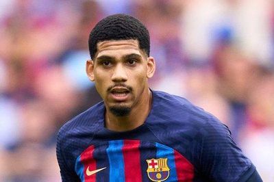 Barcelona 'ăn đủ' từ FIFA nhờ sao…chấn thương