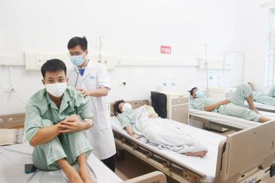 Khi bị sốt, làm sao phân biệt sốt xuất huyết và cúm mùa?