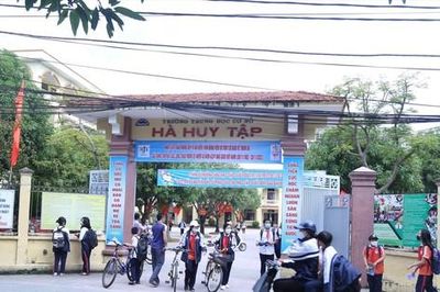 Thu học phí ở Nghệ An: Một lớp học, hai mức thu