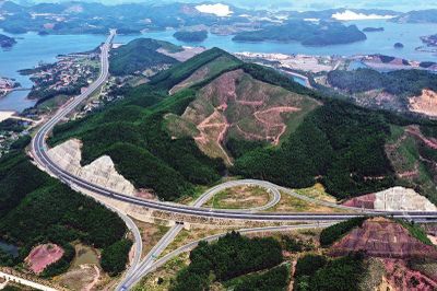 Quảng Ninh có cao tốc, có đường ven biển, có sân bay...