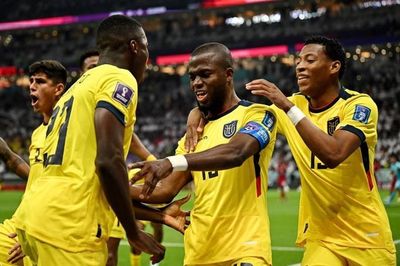 Ecuador thắng dễ chủ nhà Qatar ngày khai mạc