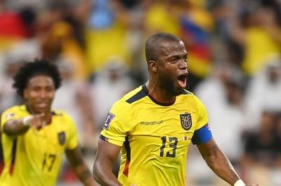 Enner Valencia, từ cậu bé vắt sữa bò, bị cảnh sát rượt trên sân đến người mở hàng World Cup 2022