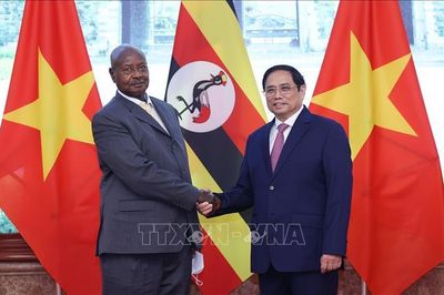 Thủ tướng Phạm Minh Chính tiếp Tổng thống Cộng hòa Uganda